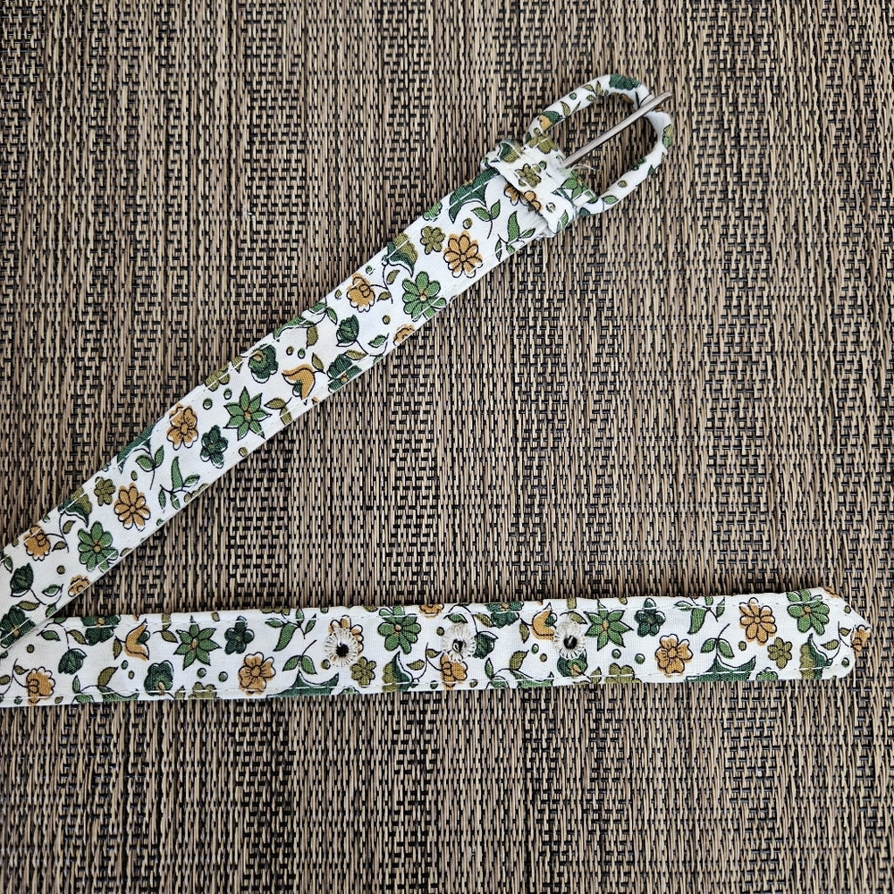 Vintage Belt M Floral Skinny 1960s 60s Dead Stock Green Gold Cream 31" 32" 33"
